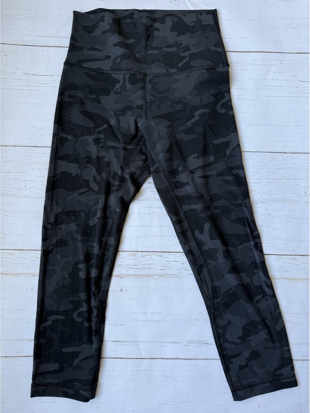 Lululemon Align 21” Crop Pant Size 6 Incognito Camo Multi Grey